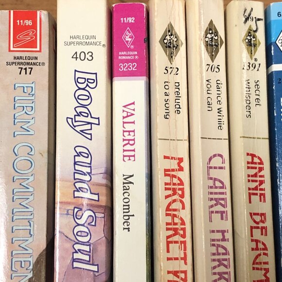 Lot Of 11 Harlequin Romance Novels Books Vintage Mixed - Picture 6 of 8
